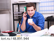 Man ordering new stock. Стоковое фото, агентство Ingram Publishing / Фотобанк Лори