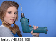 Woman holding cordless drill. Стоковое фото, агентство Ingram Publishing / Фотобанк Лори