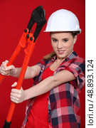 Woman holding bolt cutters. Стоковое фото, агентство Ingram Publishing / Фотобанк Лори