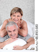 Couple in their room. Стоковое фото, агентство Ingram Publishing / Фотобанк Лори