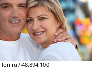Mature couple embracing. Стоковое фото, агентство Ingram Publishing / Фотобанк Лори