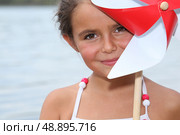 little girl by riverside. Стоковое фото, агентство Ingram Publishing / Фотобанк Лори
