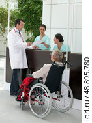 Medical procedure for elderly invalid. Стоковое фото, агентство Ingram Publishing / Фотобанк Лори