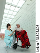 Young brunette nurse. Стоковое фото, агентство Ingram Publishing / Фотобанк Лори