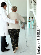 Medical assisting elderly woman in walking. Стоковое фото, агентство Ingram Publishing / Фотобанк Лори