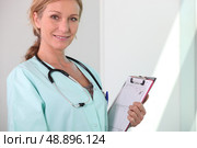 smiling female doctor with stethoscope. Стоковое фото, агентство Ingram Publishing / Фотобанк Лори
