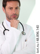 Worried male doctor. Стоковое фото, агентство Ingram Publishing / Фотобанк Лори
