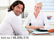 Meeting with a finance advisor. Стоковое фото, агентство Ingram Publishing / Фотобанк Лори