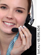 Female call centre agent. Стоковое фото, агентство Ingram Publishing / Фотобанк Лори