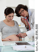 Woman at her gynaecologist. Стоковое фото, агентство Ingram Publishing / Фотобанк Лори