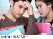 Student offering support to a stressed friend. Стоковое фото, агентство Ingram Publishing / Фотобанк Лори