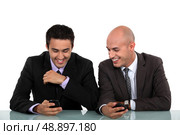 Colleagues laughing together. Стоковое фото, агентство Ingram Publishing / Фотобанк Лори