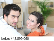 Couple moving house. Стоковое фото, агентство Ingram Publishing / Фотобанк Лори