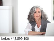 Woman with gray hair. Стоковое фото, агентство Ingram Publishing / Фотобанк Лори