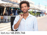 Man out shopping. Стоковое фото, агентство Ingram Publishing / Фотобанк Лори