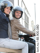 couple of bikers with helmets. Стоковое фото, агентство Ingram Publishing / Фотобанк Лори