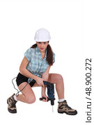 Woman using a power tool. Стоковое фото, агентство Ingram Publishing / Фотобанк Лори