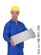 Tradesman carrying a cinder block. Стоковое фото, агентство Ingram Publishing / Фотобанк Лори