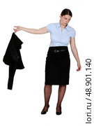 Frumpy businesswoman taking off her blazer. Стоковое фото, агентство Ingram Publishing / Фотобанк Лори
