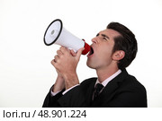 Man yelling into a megaphone. Стоковое фото, агентство Ingram Publishing / Фотобанк Лори