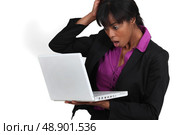 Woman looking in shock at her laptop. Стоковое фото, агентство Ingram Publishing / Фотобанк Лори