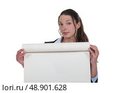 Woman unrolling a roll of paper. Стоковое фото, агентство Ingram Publishing / Фотобанк Лори