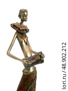 Tribal figurine holding drum. Стоковое фото, агентство Ingram Publishing / Фотобанк Лори