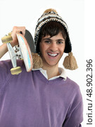 Young man carrying a skateboard. Стоковое фото, агентство Ingram Publishing / Фотобанк Лори