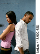 Couple stood by wall having an argument. Стоковое фото, агентство Ingram Publishing / Фотобанк Лори