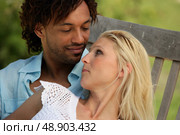 Couple on a deckchair. Стоковое фото, агентство Ingram Publishing / Фотобанк Лори
