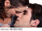 Couple embracing. Стоковое фото, агентство Ingram Publishing / Фотобанк Лори