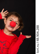Funny little girl wearing red nose. Стоковое фото, агентство Ingram Publishing / Фотобанк Лори