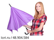 Young woman opening a purple umbrella. Стоковое фото, агентство Ingram Publishing / Фотобанк Лори