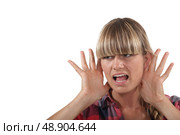 Young woman struggling to hear. Стоковое фото, агентство Ingram Publishing / Фотобанк Лори