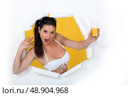 Woman in a bikini with a glass of orange juice. Стоковое фото, агентство Ingram Publishing / Фотобанк Лори