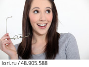 Young brunette smiling. Стоковое фото, агентство Ingram Publishing / Фотобанк Лори