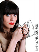 Attractive woman with many pairs of glasses. Стоковое фото, агентство Ingram Publishing / Фотобанк Лори