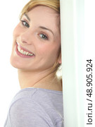 Blond leaning against wall. Стоковое фото, агентство Ingram Publishing / Фотобанк Лори