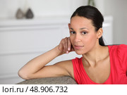 Young woman Metis  sitting on a sofa. Стоковое фото, агентство Ingram Publishing / Фотобанк Лори