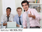 male trio in meeting room with laptop. Стоковое фото, агентство Ingram Publishing / Фотобанк Лори