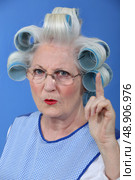 Old woman waving her finger in disapproval. Стоковое фото, агентство Ingram Publishing / Фотобанк Лори