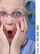 Old lady wearing hair rollers. Стоковое фото, агентство Ingram Publishing / Фотобанк Лори