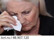 Old lady crying. Стоковое фото, агентство Ingram Publishing / Фотобанк Лори