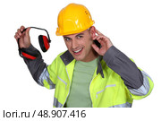 Worker holding hearing protection. Стоковое фото, агентство Ingram Publishing / Фотобанк Лори