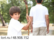 boy and adult in garden. Стоковое фото, агентство Ingram Publishing / Фотобанк Лори