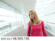 Woman in mall. Стоковое фото, агентство Ingram Publishing / Фотобанк Лори