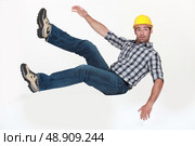 Construction worker in freefall. Стоковое фото, агентство Ingram Publishing / Фотобанк Лори