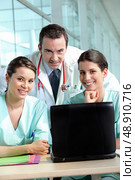 Happy nurses and doctor. Стоковое фото, агентство Ingram Publishing / Фотобанк Лори