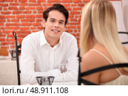 portrait of a couple at restaurant. Стоковое фото, агентство Ingram Publishing / Фотобанк Лори