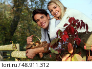 Couple with basket of mushrooms. Стоковое фото, агентство Ingram Publishing / Фотобанк Лори